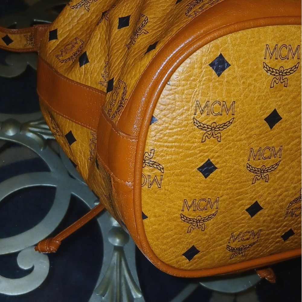 MCM COGNAC VISETOS LEATHER BUCKET BAG - Picture 2 of 12